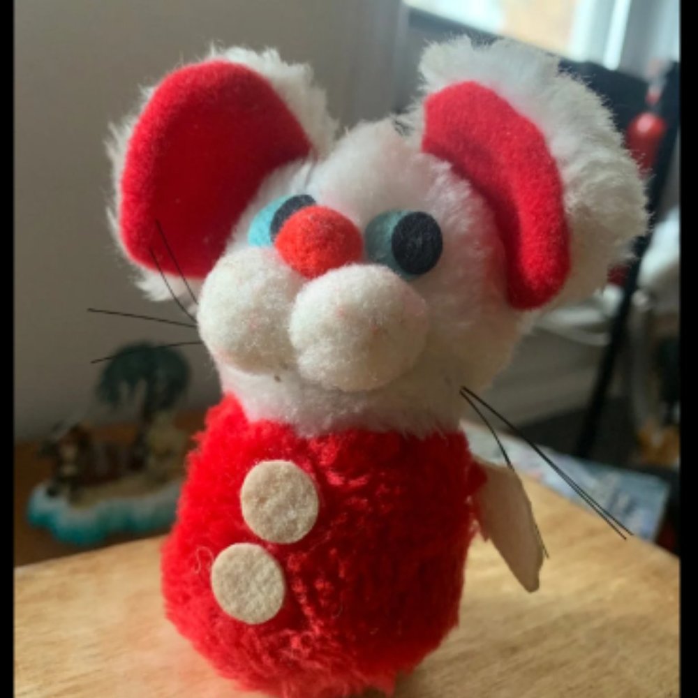 Vintage Russ Berrie Plush Mouse 4" Inch Beanie Crushed Nut Shells Red White 1978